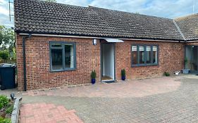 Spacious Annex 2 Miles From Coast